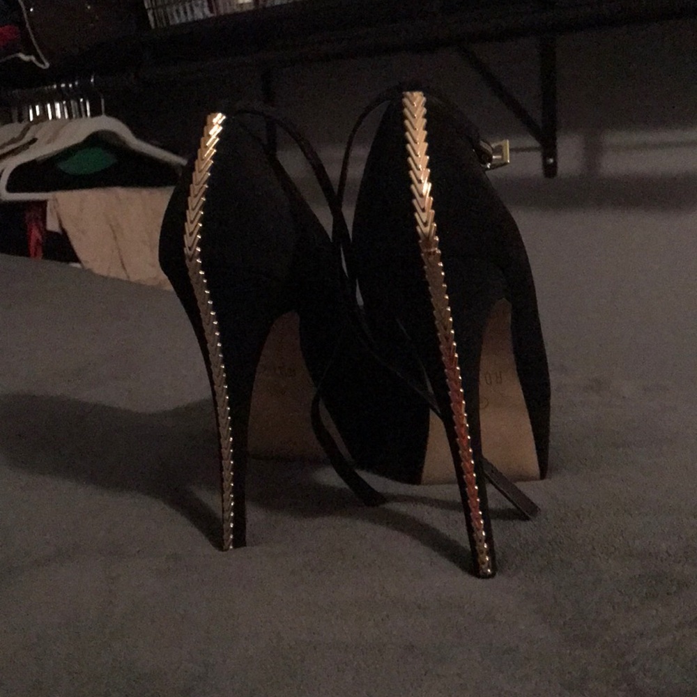 Heels - Picture 4 of 5